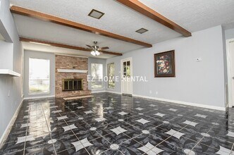 4811 Shatner Dr in Houston, TX - Building Photo - Building Photo