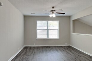 10406 E Summit Canyon Dr in Houston, TX - Building Photo