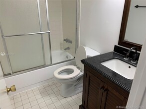 11307 SW 200th St-Unit -114-B in Miami, FL - Building Photo - Building Photo