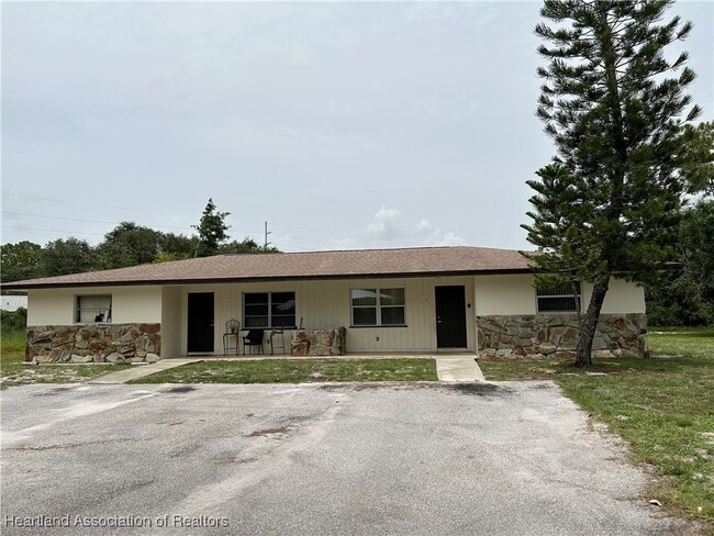 113 Atlas Ct NW in Lake Placid, FL - Building Photo - Building Photo