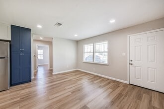 1266 Dove St in Houston, TX - Building Photo - Building Photo