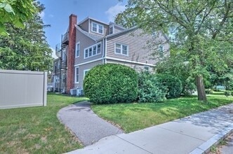 37 Walnut Pl in Newton, MA - Building Photo - Building Photo