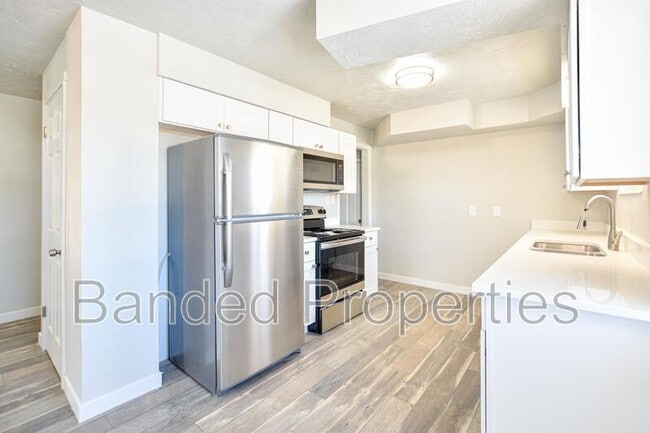 34 N Terrace Dr in Clearfield, UT - Building Photo - Building Photo