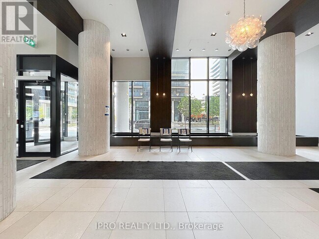38-3438 Annie Craig Dr in Toronto, ON - Building Photo - Building Photo