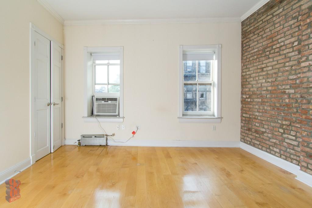 120 Christopher St in New York, NY - Building Photo