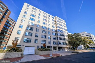 2401 H St NW in Washington, DC - Building Photo - Building Photo