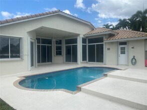 3066 Lakewood Cir in Weston, FL - Building Photo - Building Photo