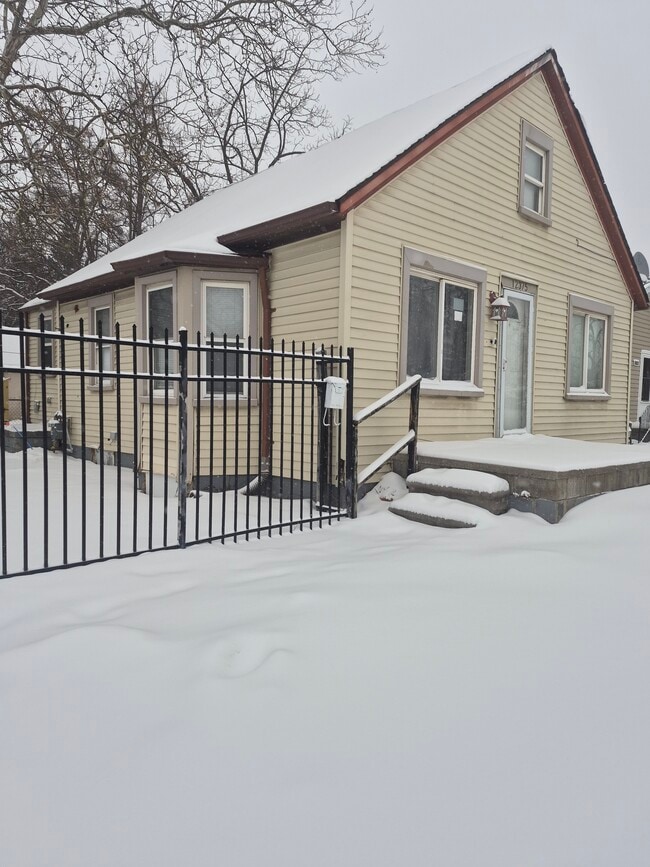 12375 Prospect Ave in Warren, MI - Building Photo - Building Photo