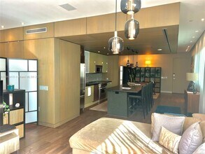 1700 Meridian Ave, Unit 206 in Miami Beach, FL - Foto de edificio - Building Photo