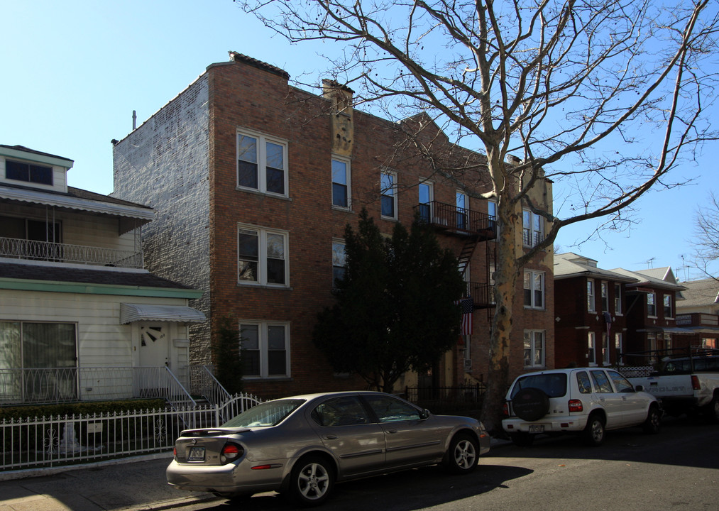 107 Bay 25th St in Brooklyn, NY - Building Photo