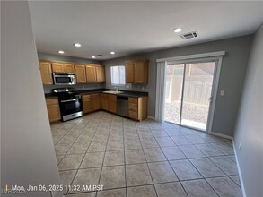 10453 Sweet Juliet St in Las Vegas, NV - Building Photo - Building Photo