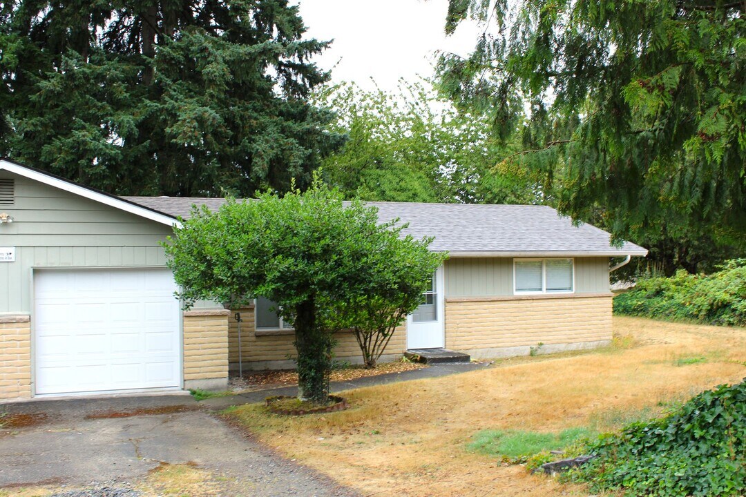 7006 35th St W in University Place, WA - Building Photo