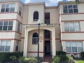 3330 Pinewalk Dr N in Margate, FL - Building Photo