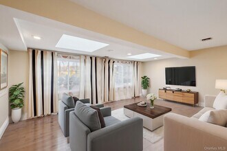 1250 Harbor Rd in Hewlett, NY - Building Photo - Building Photo