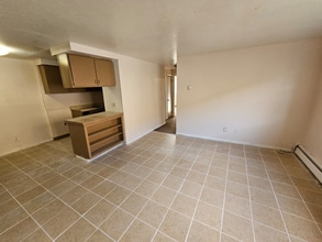 1885 Taylor Rd in East Cleveland, OH - Foto de edificio - Building Photo