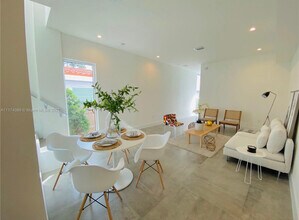 3653 SW 25th St in Miami, FL - Building Photo - Building Photo