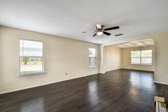 410 Cardinal Way in San Antonio, TX - Building Photo - Building Photo