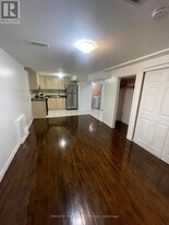 27 Greenleaf Terrace in Toronto, ON - Building Photo