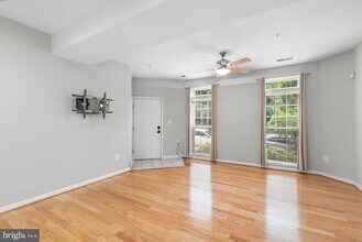 7240 Elkridge Crossing Way in Elkridge, MD - Foto de edificio - Building Photo