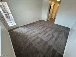 1375 E Hacienda Ave in Las Vegas, NV - Building Photo - Building Photo