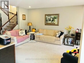 610 Clearbrook Dr in Ottawa, ON - Building Photo - Building Photo