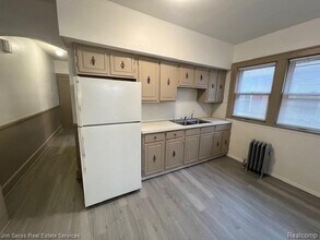 825 Beaconsfield Ave, Unit 2N in Grosse Pointe Park, MI - Building Photo - Building Photo