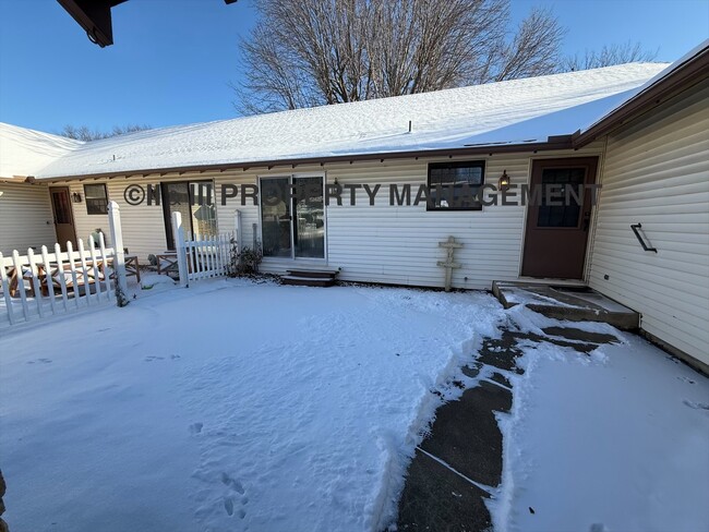 1428 E Sheridan St in Olathe, KS - Foto de edificio - Building Photo