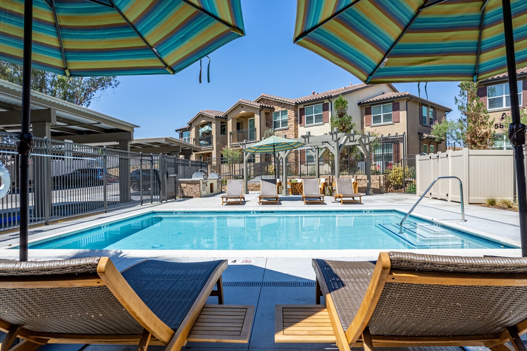 Pinebrook Apartments in Riverside, CA - Foto de edificio