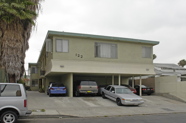 122 N Mariposa Ave