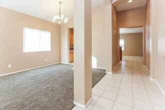 5421 Sea Water Way in North Las Vegas, NV - Foto de edificio - Building Photo