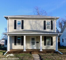 212 Ash St in Wamego, KS - Building Photo