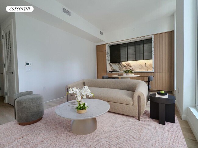 135 E 47th St in New York, NY - Building Photo - Building Photo
