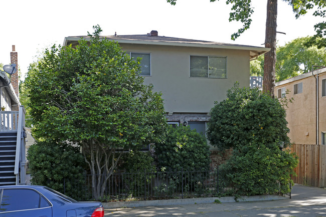 2615 D St in Sacramento, CA - Building Photo - Building Photo