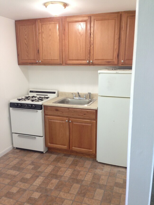 392 Sherbrooke Rd in Lindenhurst, NY - Building Photo - Building Photo