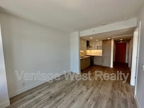 1588 Ellis St in Kelowna, BC - Building Photo - Building Photo