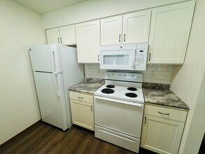 245 Beaver Kreek Center in North Liberty, IA - Building Photo - Building Photo