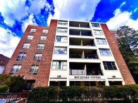 190 1st St, Unit 5 in Mineola, NY - Building Photo