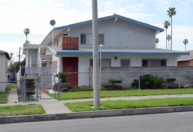 628 E Hardy St in Inglewood, CA - Foto de edificio - Building Photo