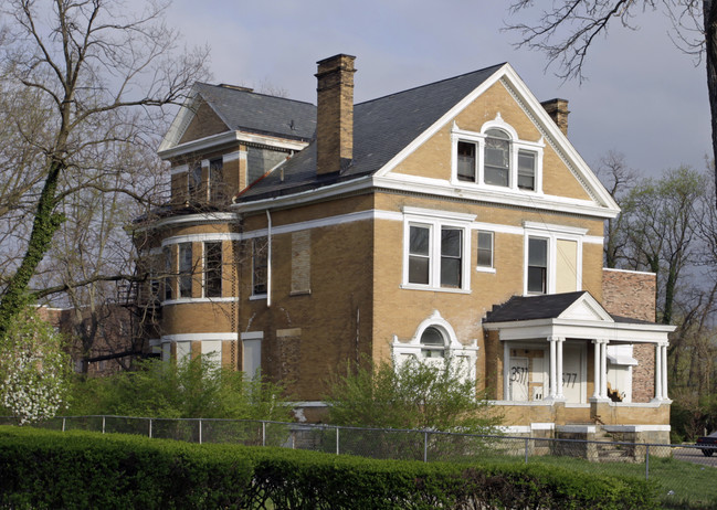 3577 Alaska Ave in Avondale, OH - Building Photo - Building Photo