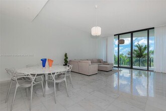 2821 S Bayshore Dr in Miami, FL - Building Photo - Building Photo