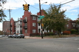 Roanoke Apartments in Denver, CO - Building Photo - Building Photo