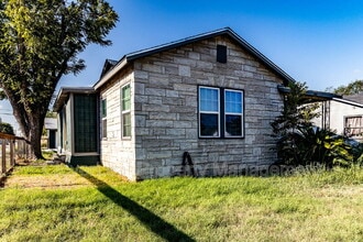 454 Astor St in San Antonio, TX - Building Photo - Building Photo