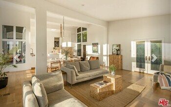 21960 Cereza Way in Topanga, CA - Building Photo - Building Photo