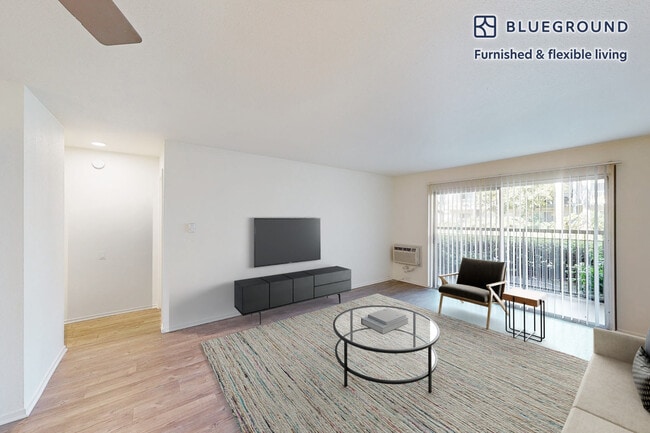 333 1st St, Unit SI FL1-ID6799A in Seal Beach, CA - Foto de edificio - Building Photo