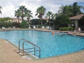 3560 Parkridge Cir in Sarasota, FL - Building Photo - Building Photo
