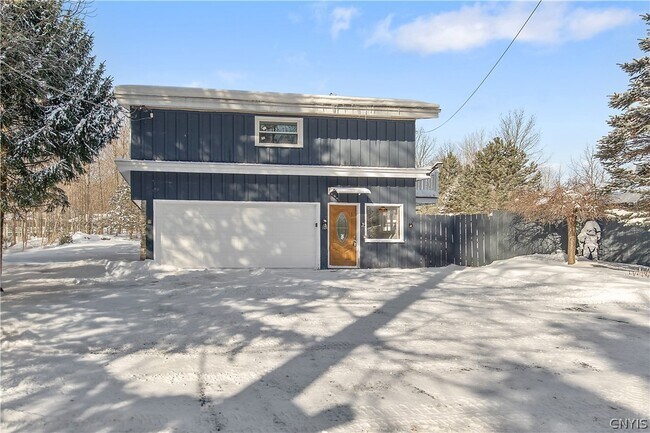 7301 Dogwood Ln in Manlius, NY - Building Photo - Building Photo