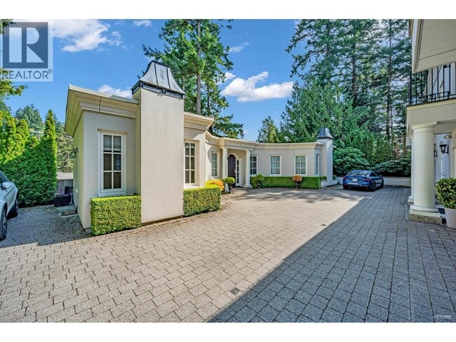 6089 Gleneagles Dr in West Vancouver, BC - Building Photo - Building Photo