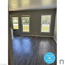 501 Greenbriar Rd, Unit A in Greensboro, NC - Foto de edificio - Building Photo