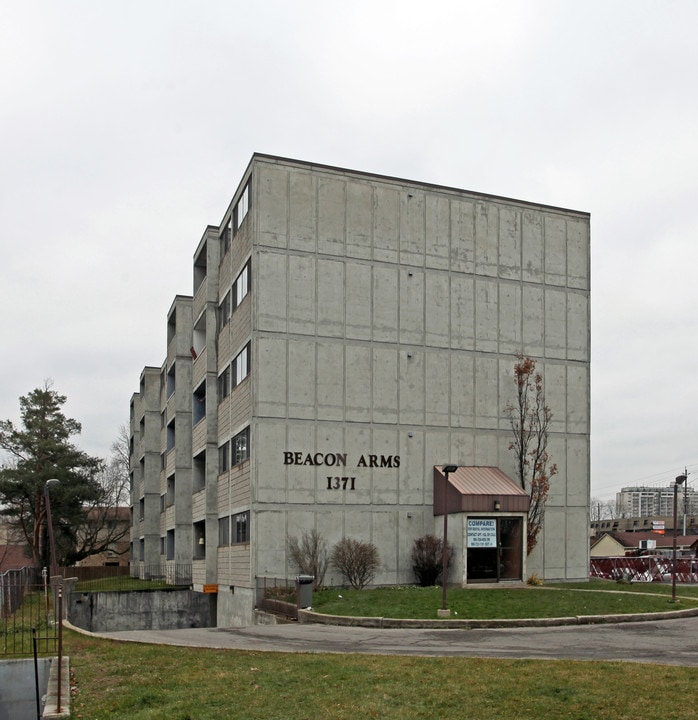 Beacon Arms in Oshawa, ON - Building Photo