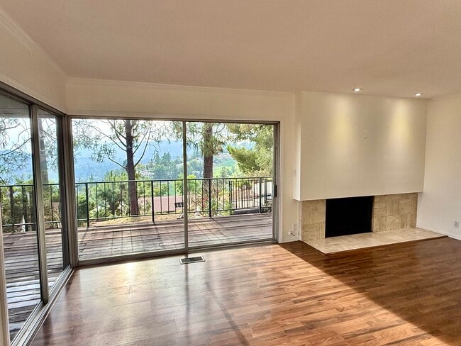 490 Starlight Crest Dr in La Cañada Flintridge, CA - Building Photo - Building Photo